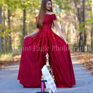 Prom/pageant dress Will negotiate price, has a band on inside to hold it up